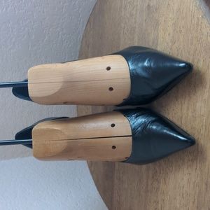 Nine West black leather size 7 pump.